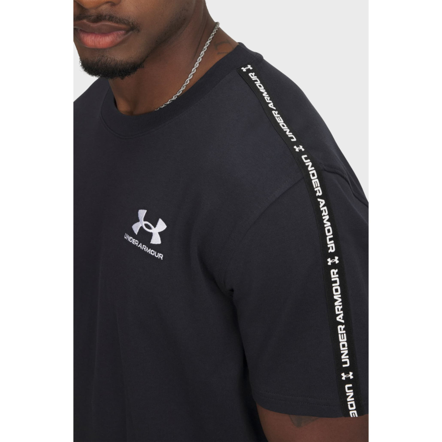 Чоловіча чорна футболка Under Armour  Icon HWT Tee Taping 1390300-001 - Зображення №3